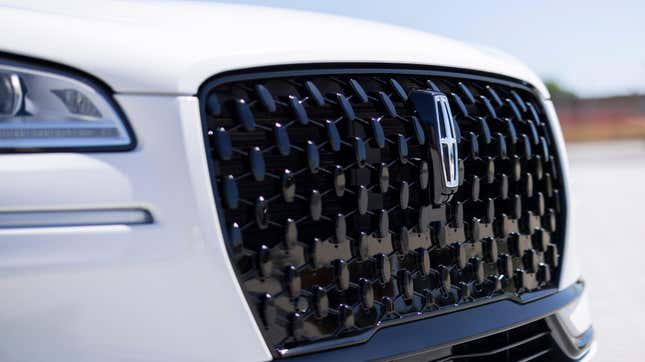 A close-up of a Lincoln grille showing the logo