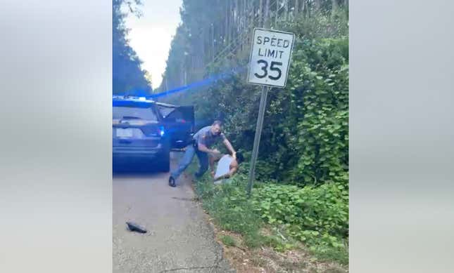 Image for article titled Video of Mississippi Officer Dragging Man by His Neck Sparks Investigation