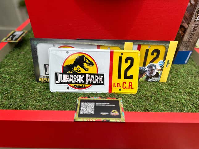 Image for article titled Behold the Throne of Photo Ops at the Jurassic Park SDCC Experience