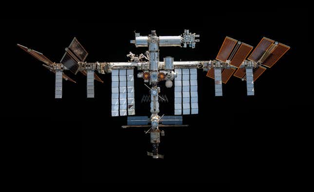 Image for article titled NASA Might Spend $1 Billion To Destroy The International Space Station