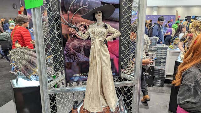 A Lady Dimitrescu statue is on display at Comic Con.