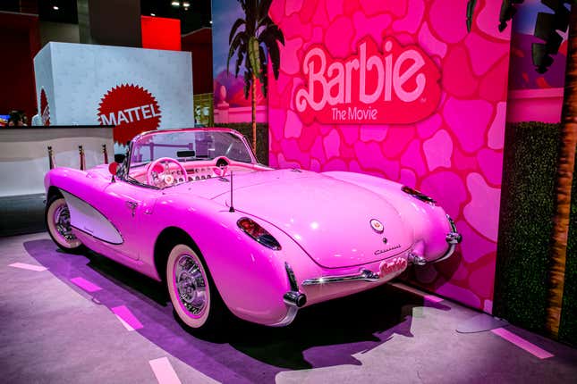 Barbie dirige Corvette de brinquedo em novo filme estrelado por Margot  Robbie