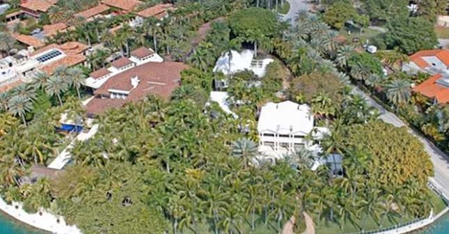 Image de l'article intitulé Jetez un œil à l’intérieur du manoir de 50 millions de dollars de Diddy à Miami qu’il a offert en garantie