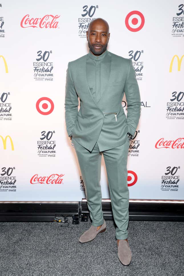 Morris Chestnut spricht auf der Bühne während des 2024 ESSENCE Festival Of Culture™ Presented By Coca-Cola® im Ernest N. Morial Convention Center am 6. Juli 2024 in New Orleans, Louisiana.