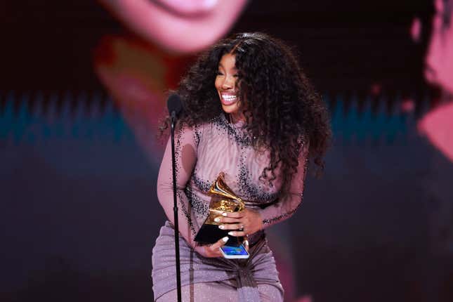 Image for article titled From SZA to Adele, Juiciest Celeb Lip Reading Moments