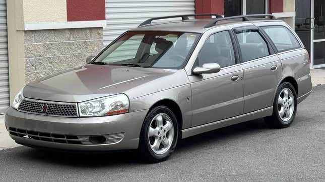 a silver saturn LW Wagon