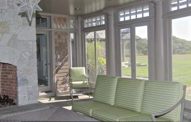 Image for article titled Peek Inside Barack and Michelle Obama’s Martha’s Vineyard Home