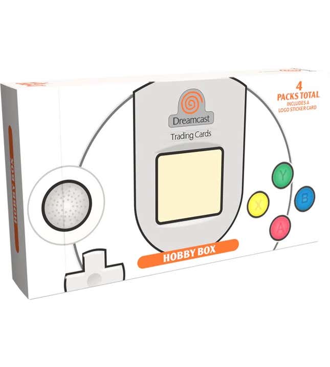 Una caja de hobby con varios paquetes de refuerzo que contienen tarjetas coleccionables con temática de Sega Dreamcast. La caja parece el controlador de Dreamcast.