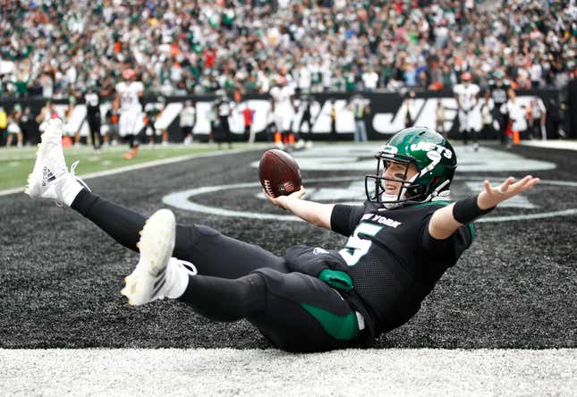 Mike White #5 of the New York Jets celebrates after catching the ball for a two-point conversion during the fourth quarter against the Cincinnati Bengals at MetLife Stadium on October 31, 2021 in East Rutherford, New Jersey.