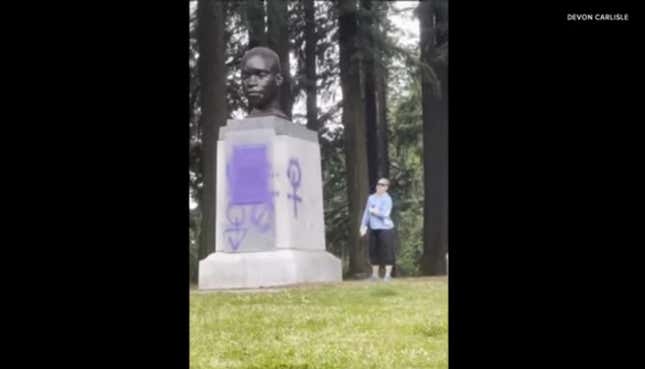 Image for article titled KK-Karen Vandalizes Statue of Only Black Person to Travel With Lewis and Clark