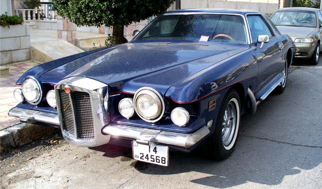 A dark blue Stutz Blackhawk III Coupé street parked in Jordan in 2009