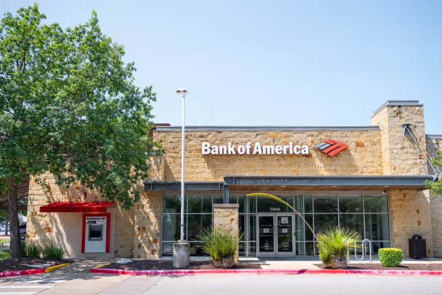 Image for article titled Bank of America is hiking pay for tellers as it faces a worker shortage