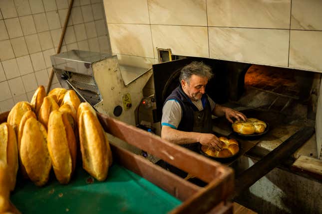 A man bakes bread in a popular bakery shop in Istanbul, Turkey, Tuesday, March 19, 2024. Turkey&#39;s central bank raised its key interest rate by 5 percentage points on Thursday, resuming a policy of rate hikes aimed at combating soaring inflation that is causing households severe economic pain. (AP Photo/Francisco Seco)