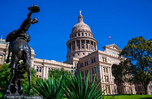 Image for article titled Texas GOP Launch Another Attempt at Suppressing the Vote; Democrats Expected to Leave State to Block Passage of Restrictive Laws