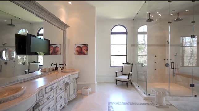 Image for article titled Take a Peek Inside Cardi B&#39;s Impressive Real Estate Portfolio
