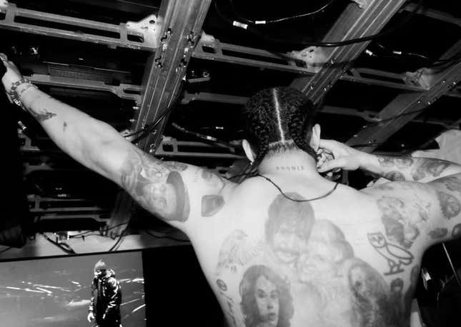 Imagen para el artículo titulado El impactante y secreto significado de los tatuajes de tus famosos favoritos