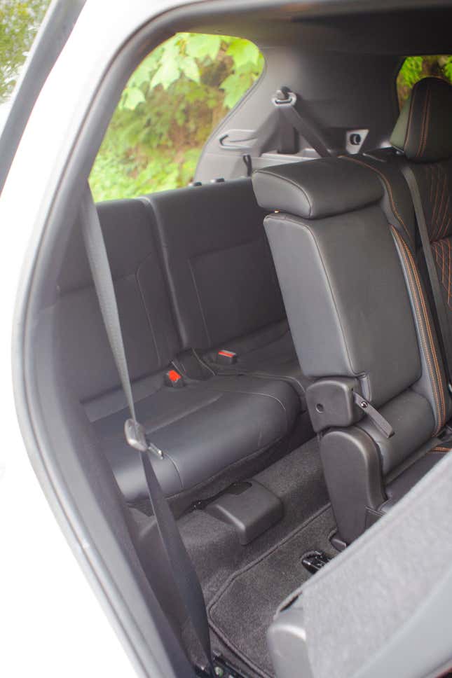 Image for article titled I Have No Idea How The Mitsubishi Outlander Is $10,000 Cheaper Than A Kia Telluride