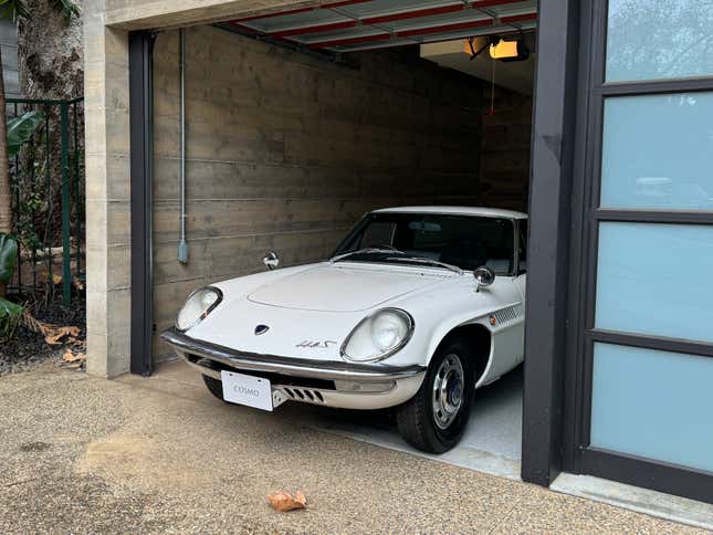 Front end of a Mazda Cosmo 110S