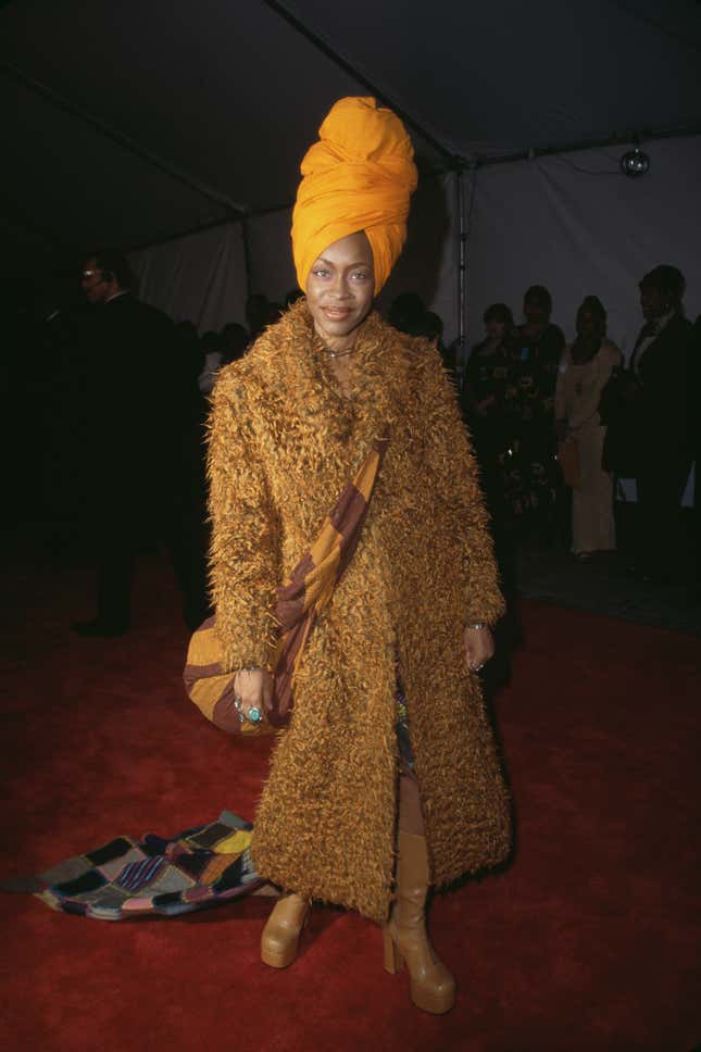 Erykah Badu während der 29. jährlichen NAACP Image Awards im Pasadena Civic Auditorium in Pasadena, Kalifornien, USA, 14. Februar 1998.