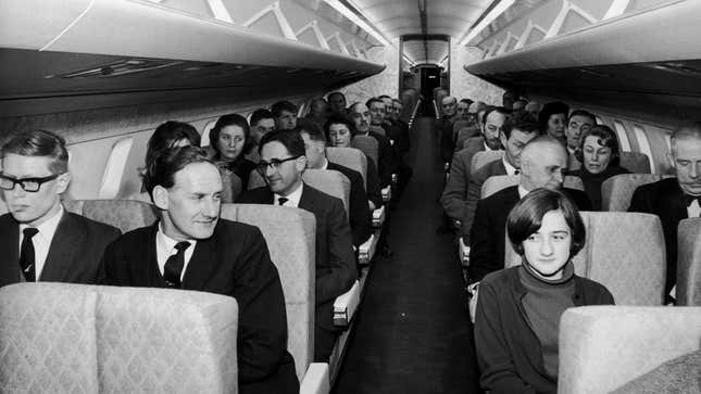 Image for article titled Amazing In-Flight Perks That Airlines Had In The 1960s