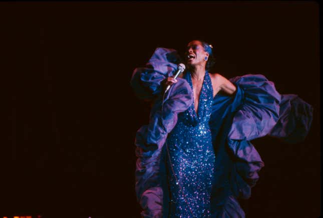 Diana Ross performs at the IRTS Gold Medal Award ceremony at the American Hotel.