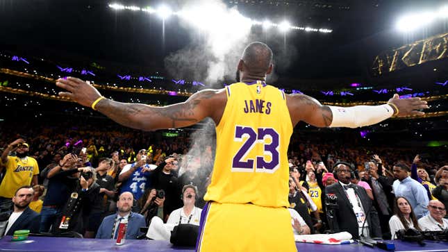 Image for article titled It took all of 1 game for the Lakers to bend LeBron’s minutes ‘restriction’