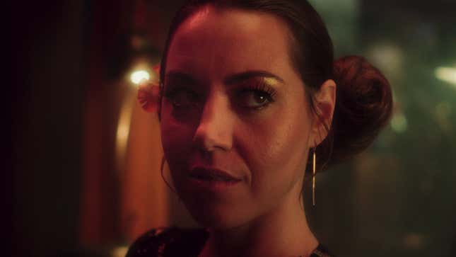 Aubrey Plaza as Rio Vidal looks up.