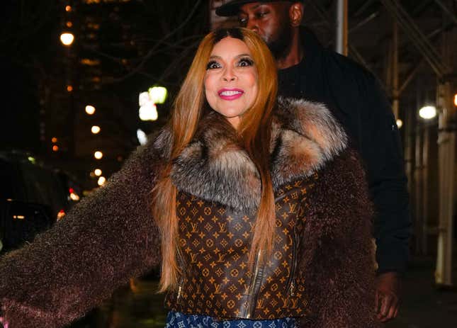 Bild für Artikel mit dem Titel SEHEN SIE: Wendy Williams ist zurück! Trotz Berichten über ihren schlechten Gesundheitszustand macht sie weiter wie bisher