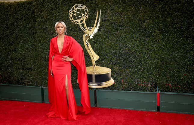 PASADENA, KALIFORNIEN – 29. APRIL: Eve nimmt an den 45. jährlichen Daytime Emmy Awards am 29. April 2018 im Pasadena Civic Auditorium in Pasadena, Kalifornien, teil. 