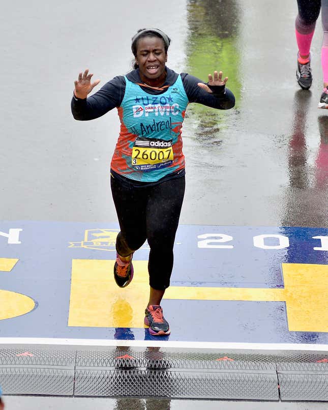 Bild für Artikel mit dem Titel Uzo Aduba, Oprah Winfrey und andere schwarze Stars, die Marathons gelaufen sind