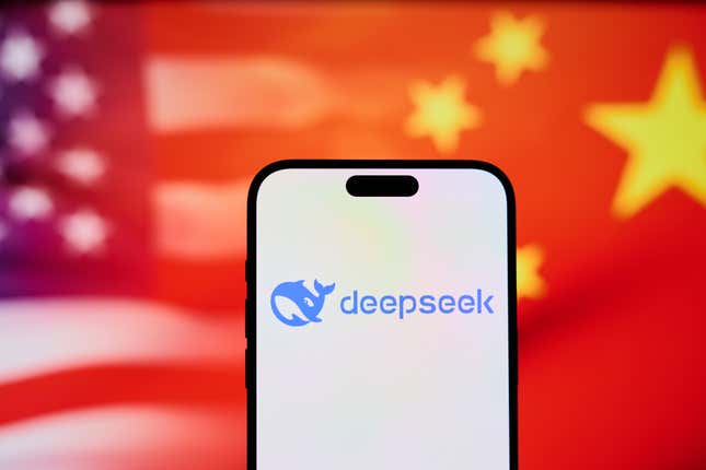 La inteligencia artificial DeepSeek en un teléfono móvil en Varsovia, Polonia.