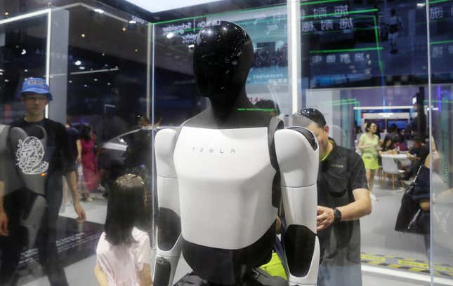 Visitors view Tesla’s humanoid robot Optimus Prime II at WAIC in Shanghai, China, on July 7.