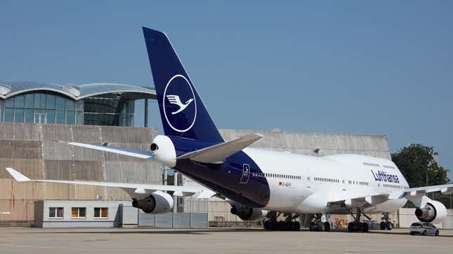 A photo of a Boeing 747 in Lufthansa colors. 