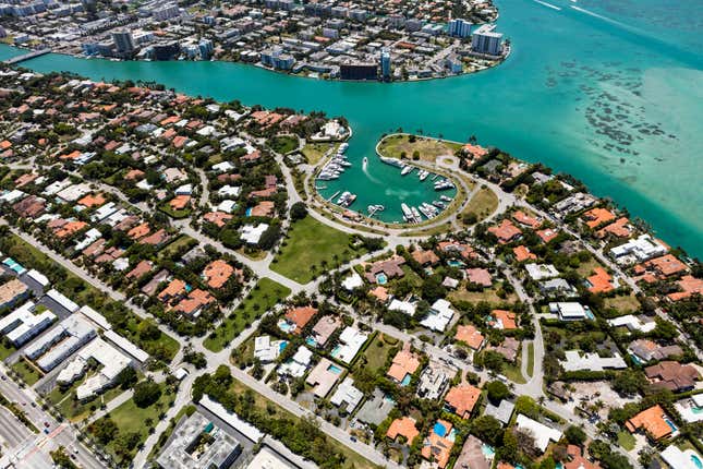 Luftaufnahme von South Beach, Miami, Florida, Heimat des „Billionaire Bunker“.