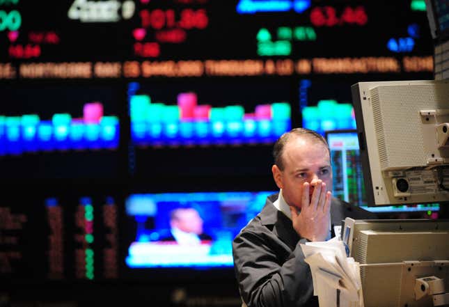 Image de l'article intitulé Le Dow Jones chute de 150 points alors que les investisseurs se préparent au jour des élections