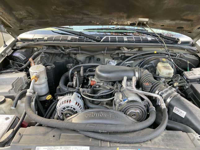 Image for article titled At $5,500, Could You See Blazing Some New Trails In This 2004 Chevy Blazer?