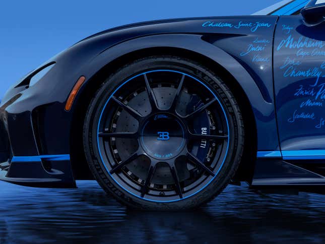 Front wheel of the blue Bugatti Chiron L'Ultime
