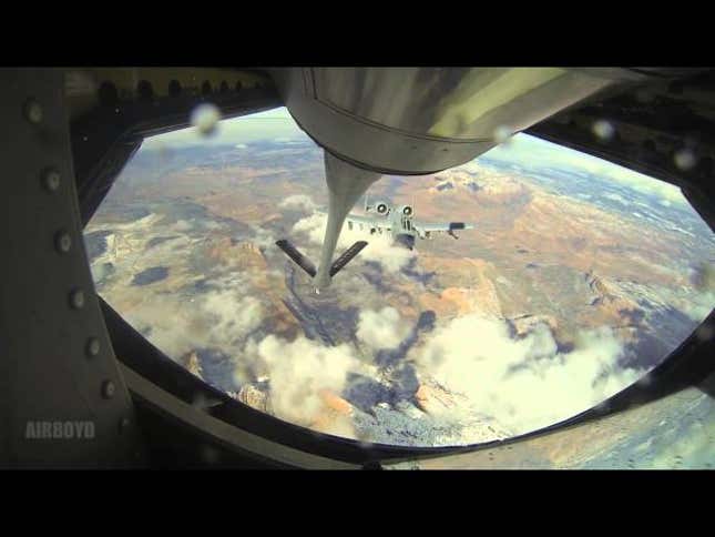This Is How The Air Force Refuels Planes Midair