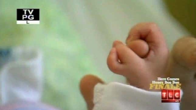A Gay Uncle and a Baby With Three Thumbs: The <i>Honey Boo Boo</i> Season Finale