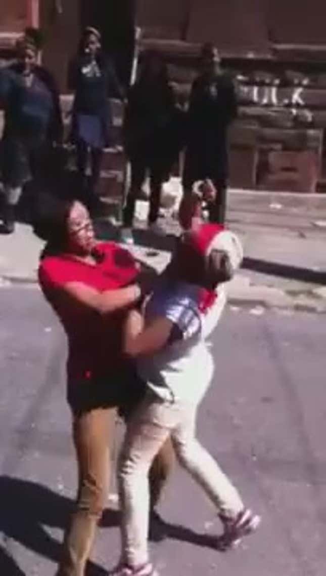 Tuesday Night Fights: In Which A Philly Cop Breaks Down A Street Fight