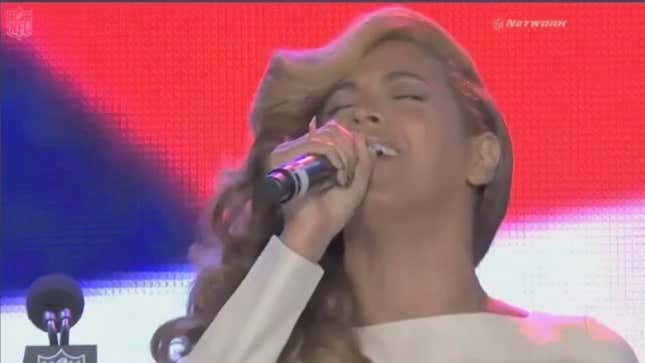 Beyoncé Had An Insane Press Conference Where She Sang The National Anthem, Accepted Compliments From Reporters, And Then Posed