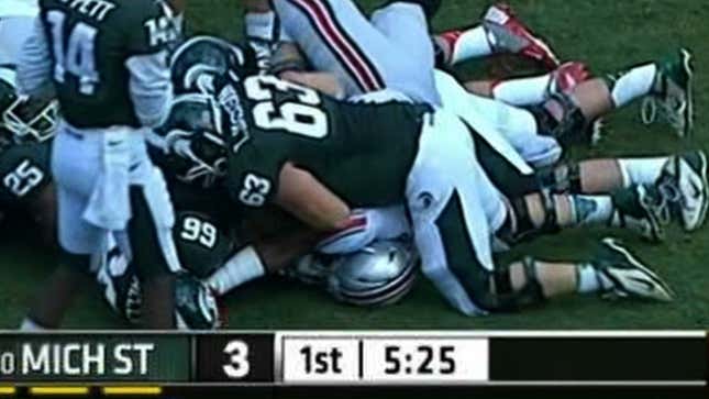 Michigan State Definitely Eye-Gouged An Ohio State Player During Yesterday's Game
