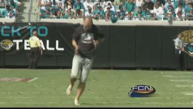 Idiot On The Field During Jacksonville Game Actually Outgained The Jaguars, Thanks To Security Ignoring Him