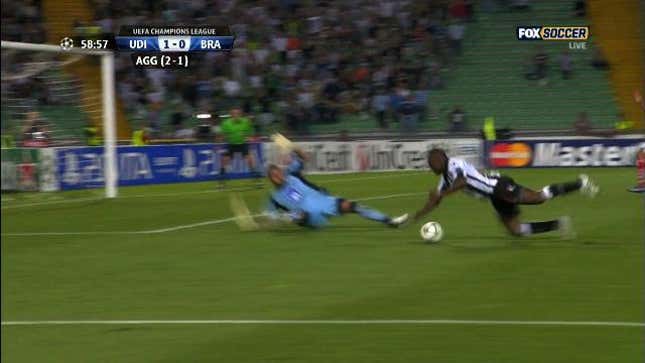 Soccer Player Gets One-On-One With Keeper, Stubs Toe On Turf, Falls Face-First Onto Ball