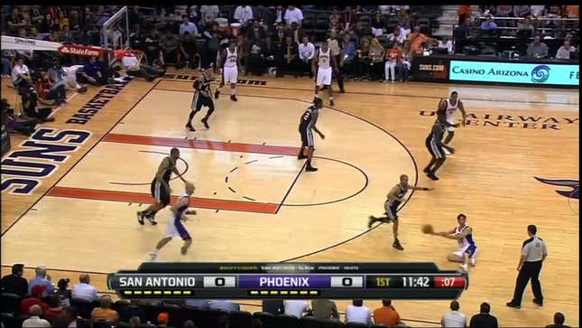 Steve Nash Dished A No-Look Pass While On His Ass Complaining To The Referee