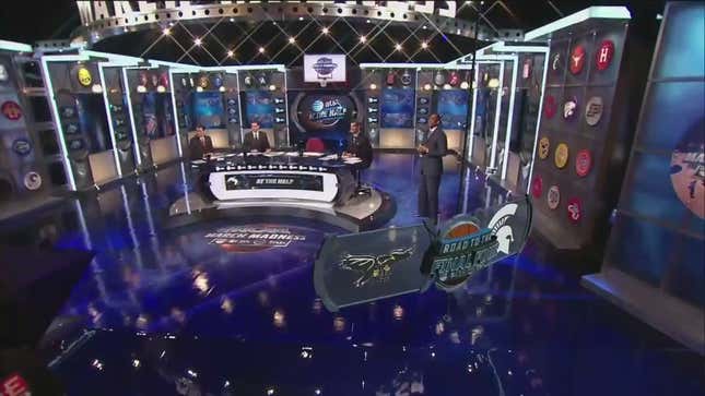 A Clearly Bored Steve Smith Tried (And Failed) To Touch Virtual Graphics On-Air Today