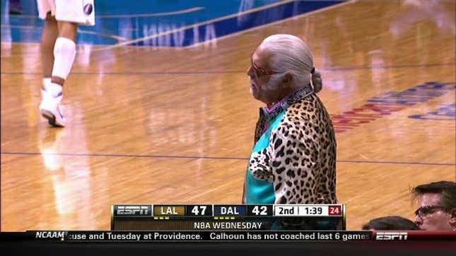 ESPN Inadvertently Mic'd Two Mavs Fans Last Night, So Here's The Highlights Of Their Commentary