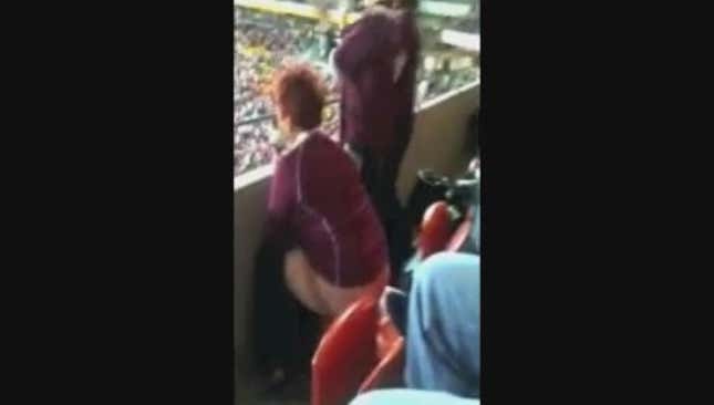 Here's A Nice Lady Fan Peeing In Her Seat (NSFW)