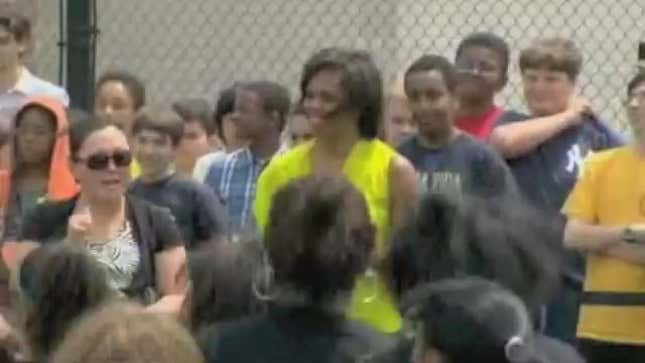 Michelle Obama Teaches You How To Dougie