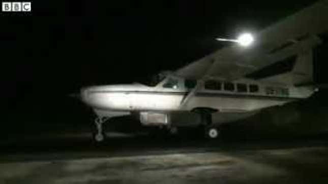 Watch 300 Cars And Motorcycles Light Up A Runway In Peru For An Emergency Takeoff